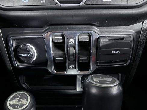 Used 2022 Jeep Wrangler Unlimited Sahara w/ Cold Weather Group image 38