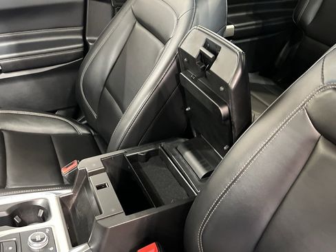 Used 2022 Ford Explorer XLT w/ Equipment Group 202A image 16