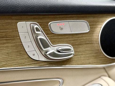 Used 2018 Mercedes-Benz GLC 300 4MATIC image 13