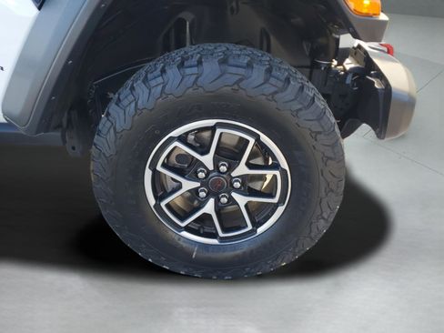 Used 2025 Jeep Wrangler Unlimited Rubicon w/ Convenience Group image 6