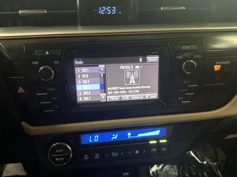 Used 2015 Toyota Corolla LE FWD image 13