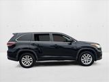 Used 2016 Toyota Highlander LE image 4