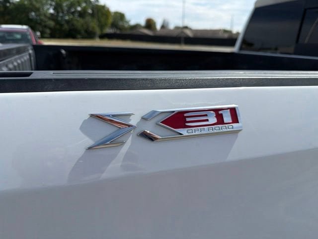 Used 2025 GMC Sierra 1500 SLT AWD/4WD image 6