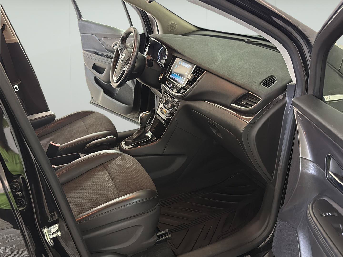 Used 2019 Buick Encore Preferred AWD/4WD image 17
