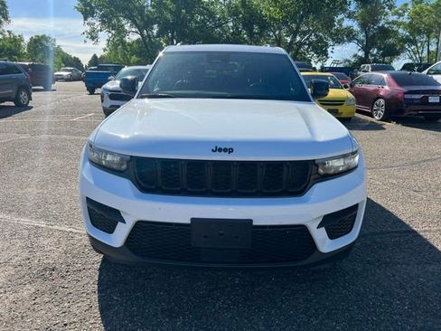 Used 2022 Jeep Grand Cherokee Altitude AWD/4WD image 2