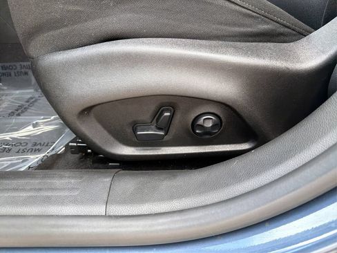 Used 2020 Jeep Renegade Latitude w/ Popular Equipment Group FWD image 19