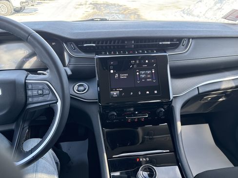 Used 2023 Jeep Grand Cherokee L Laredo image 25