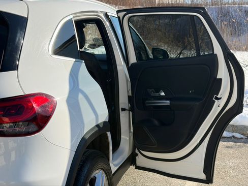 Used 2021 Mercedes-Benz GLA 250 4MATIC image 17