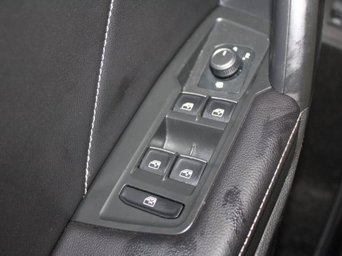 Used 2024 Volkswagen Tiguan SE image 43