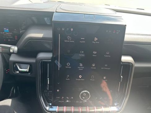 Used 2025 GMC Yukon AT4 w/ AT4 Premium Plus Package AWD/4WD image 14