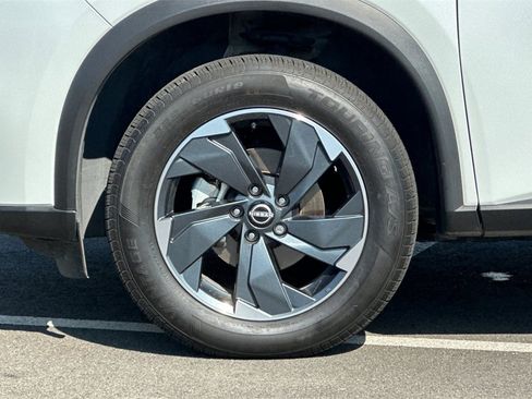 Used 2024 Nissan Rogue SV image 32