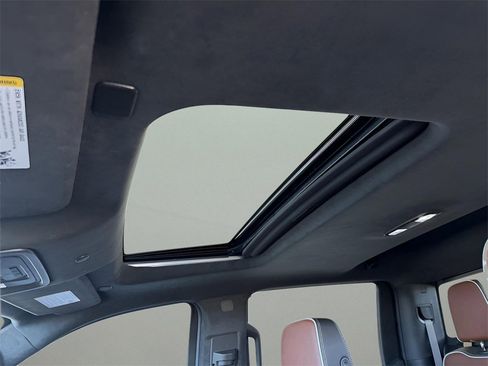Used 2025 GMC Sierra 1500 Denali Ultimate image 17