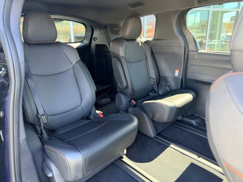 Used 2022 Toyota Sienna XSE w/ XSE Plus Package image 18