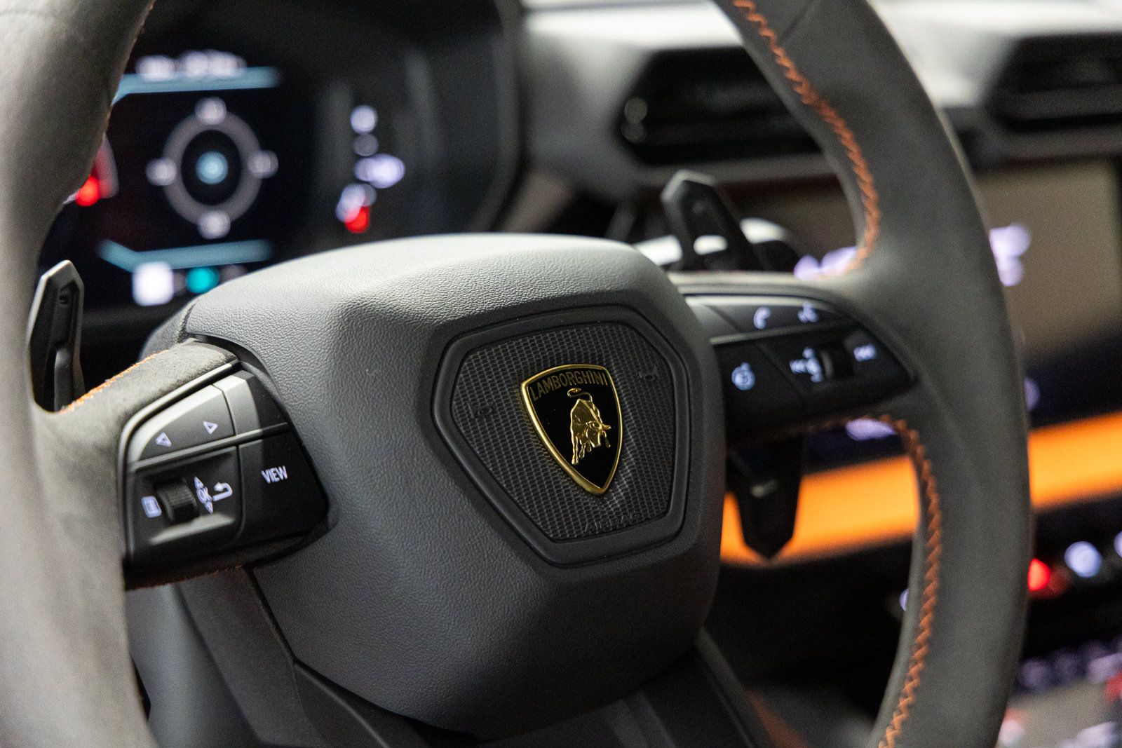 Used 2025 Lamborghini Urus S AWD/4WD image 30
