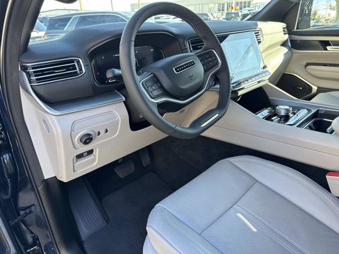 Certified 2025 Jeep Wagoneer 4WD image 18