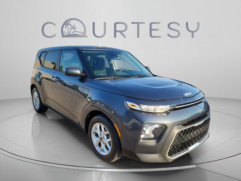 Used 2022 Kia Soul LX w/ Technology Package FWD image 5