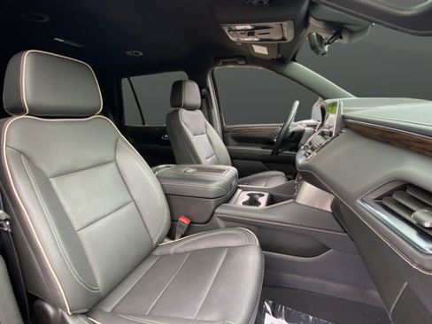 Used 2024 Chevrolet Tahoe Premier AWD/4WD image 25