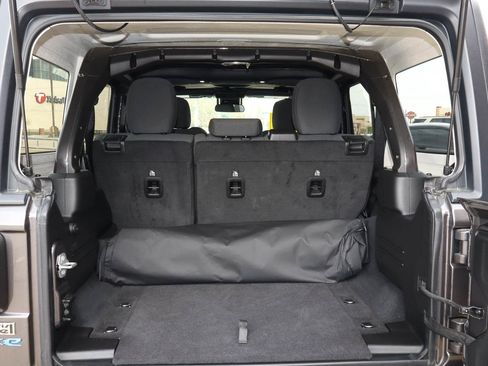 Used 2025 Jeep Wrangler Willys image 9