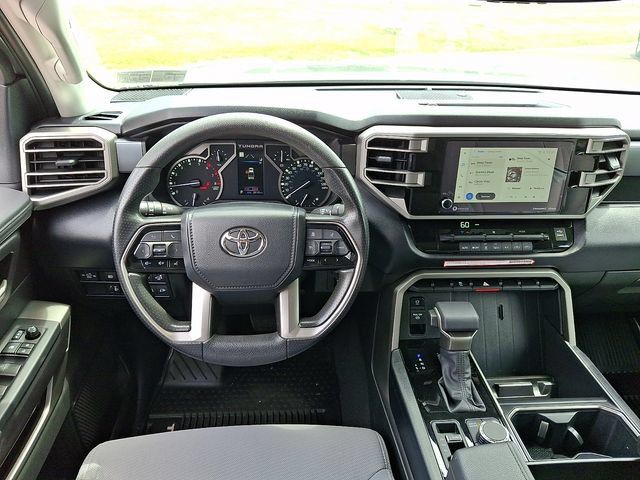 Used 2022 Toyota Tundra SR5 w/ SR5 Convenience Package AWD/4WD image 12