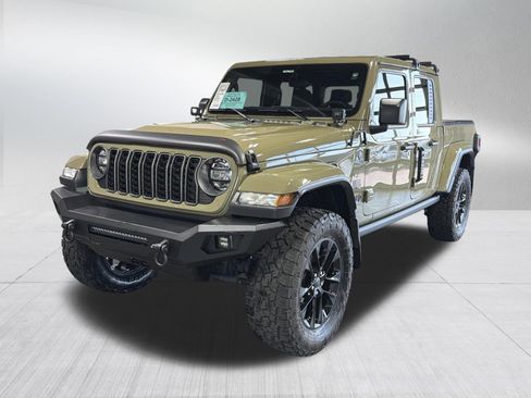 Used 2025 Jeep Gladiator Sport AWD/4WD image 3