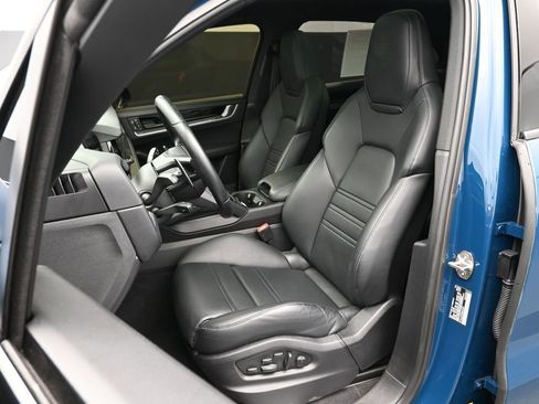 Certified 2024 Porsche Cayenne S image 5