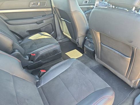 Used 2018 Ford Explorer XLT w/ Equipment Group 202A AWD/4WD image 11