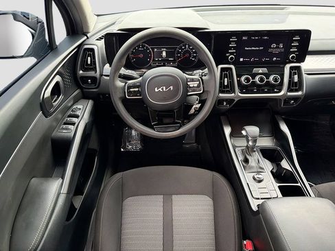 Used 2023 Kia Sorento LX FWD image 16