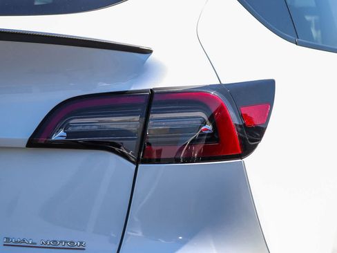 Used 2023 Tesla Model Y Performance AWD/4WD image 7