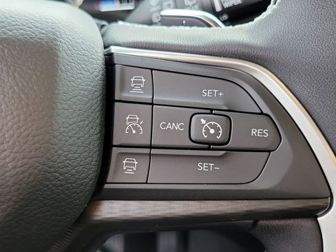 New 2025 Jeep Grand Cherokee Altitude image 6