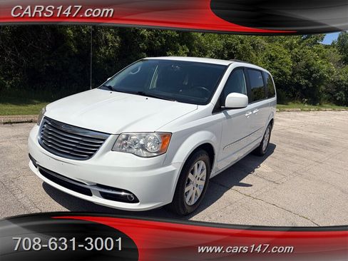 Used 2014 Chrysler Town & Country Touring FWD image 1