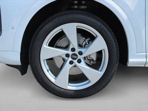 Used 2025 Audi Q5 Premium Plus w/ Premium Plus AWD/4WD image 11