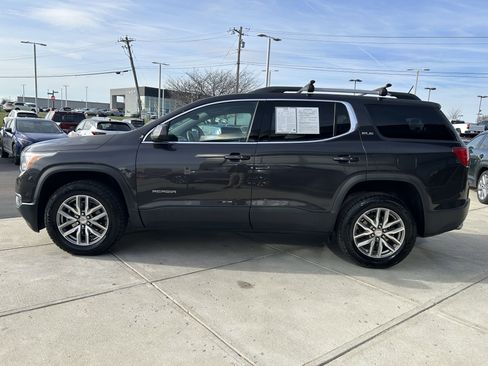 Used 2017 GMC Acadia SLE image 4