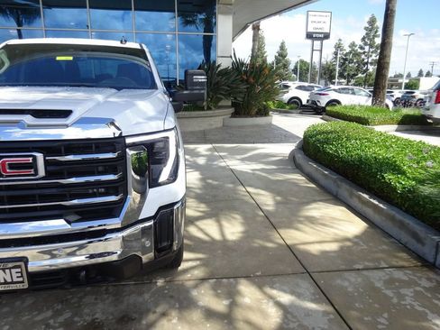 New 2026 GMC Sierra 2500 SLE AWD/4WD image 30