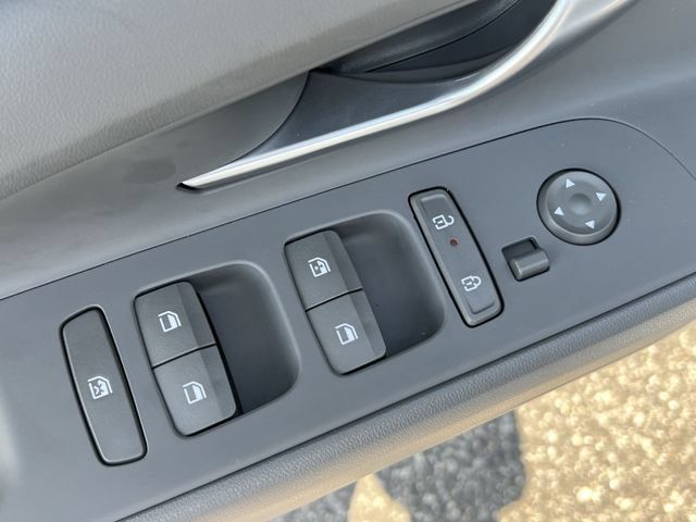 Certified 2025 Hyundai Elantra SEL FWD image 39