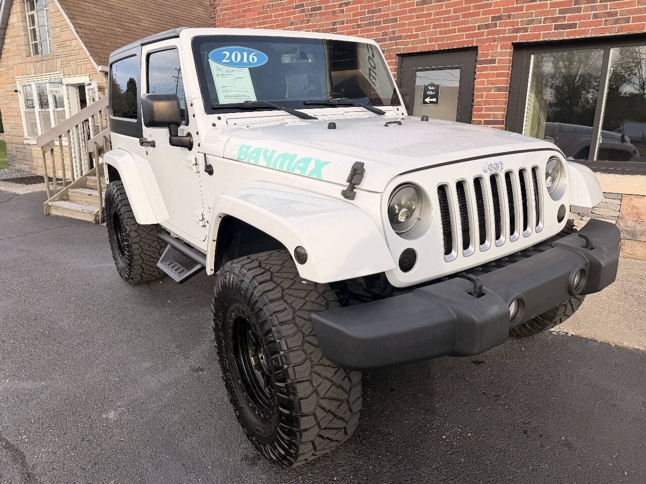Used 2016 Jeep Wrangler Sahara w/ Dual Top Group AWD/4WD image 2