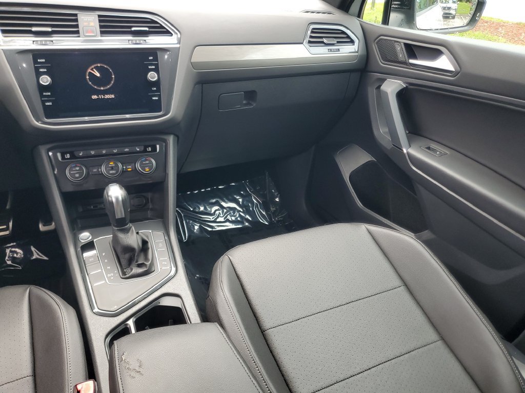 Used 2020 Volkswagen Tiguan SE R-Line FWD image 13