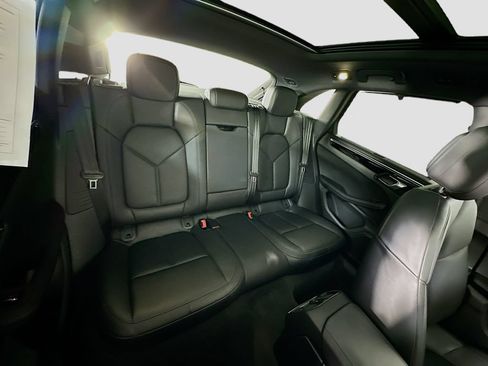 Certified 2026 Porsche Macan AWD/4WD image 30