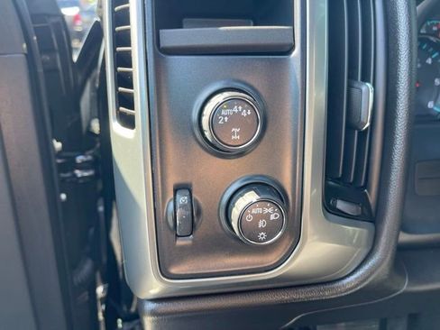 Used 2018 Chevrolet Silverado 1500 LT w/ Midnight Edition image 17