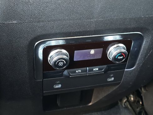 Used 2024 GMC Yukon SLT image 42