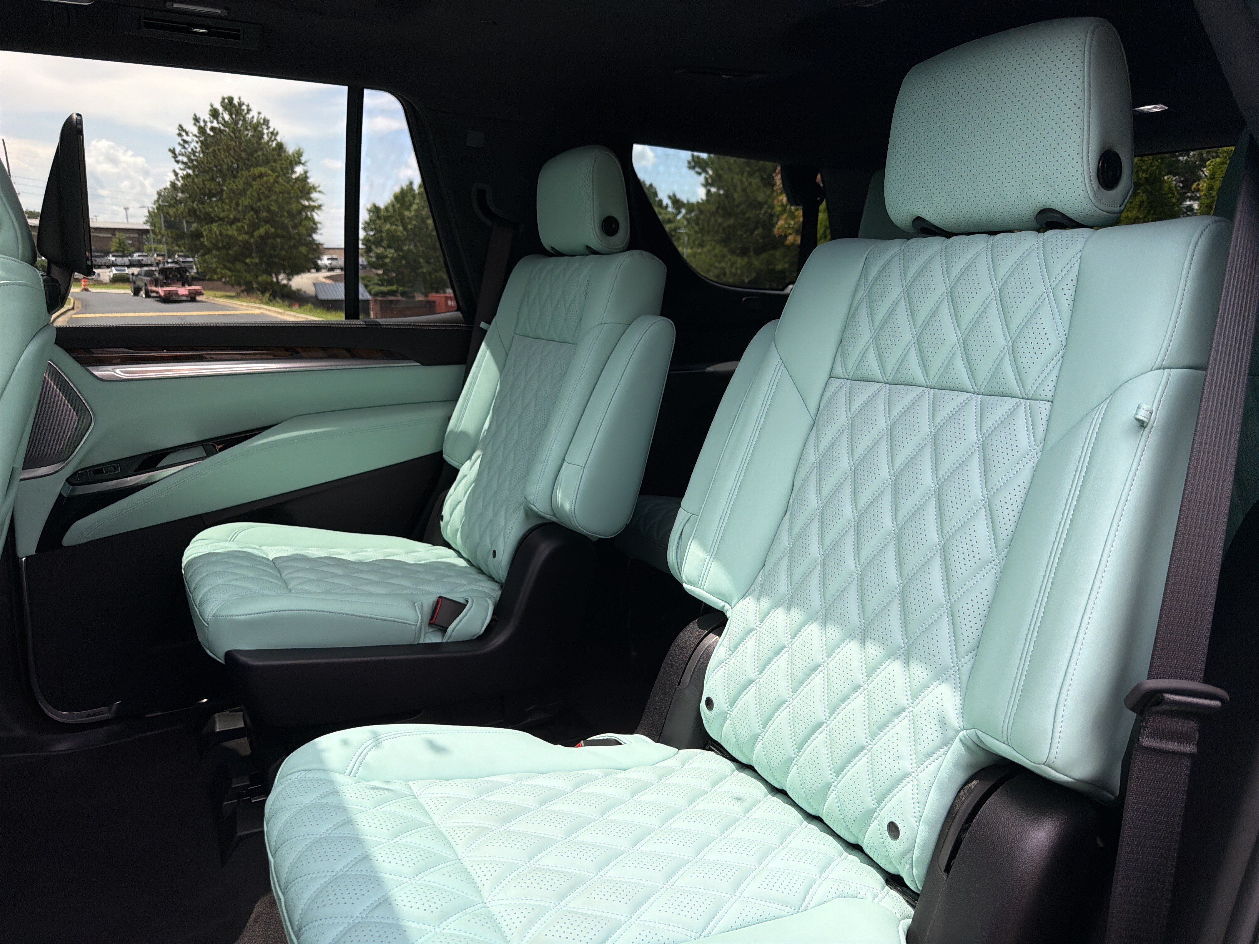 Used 2026 Cadillac Escalade Platinum Sport w/ LPO, Floor Liner Package AWD/4WD image 9