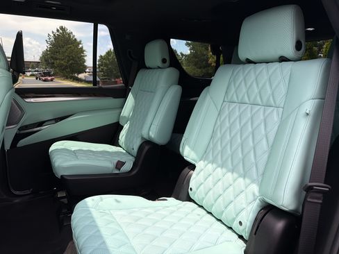 Used 2026 Cadillac Escalade Platinum Sport w/ LPO, Floor Liner Package AWD/4WD image 9