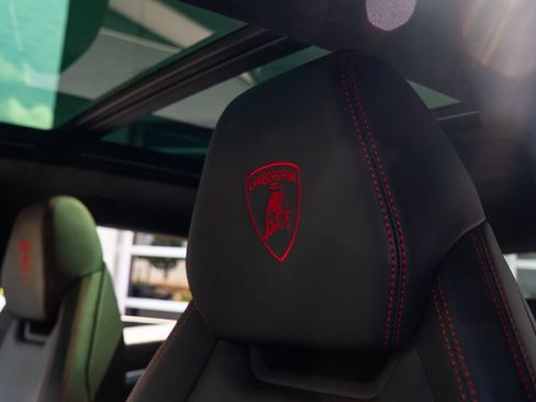 Used 2020 Lamborghini Urus AWD/4WD image 16