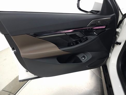 New 2026 BMW 550e xDrive image 10