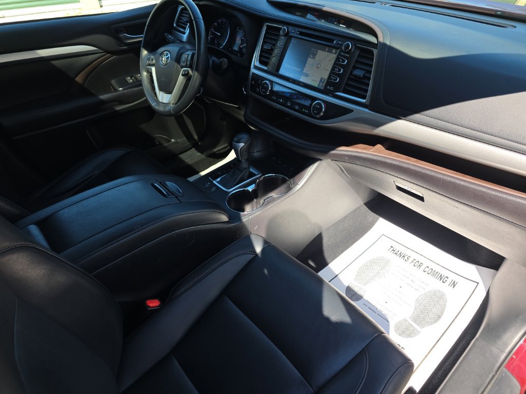 Certified 2019 Toyota Highlander XLE w/ Protection Package #3 AWD/4WD image 17