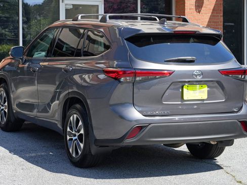 Used 2021 Toyota Highlander XLE FWD image 46