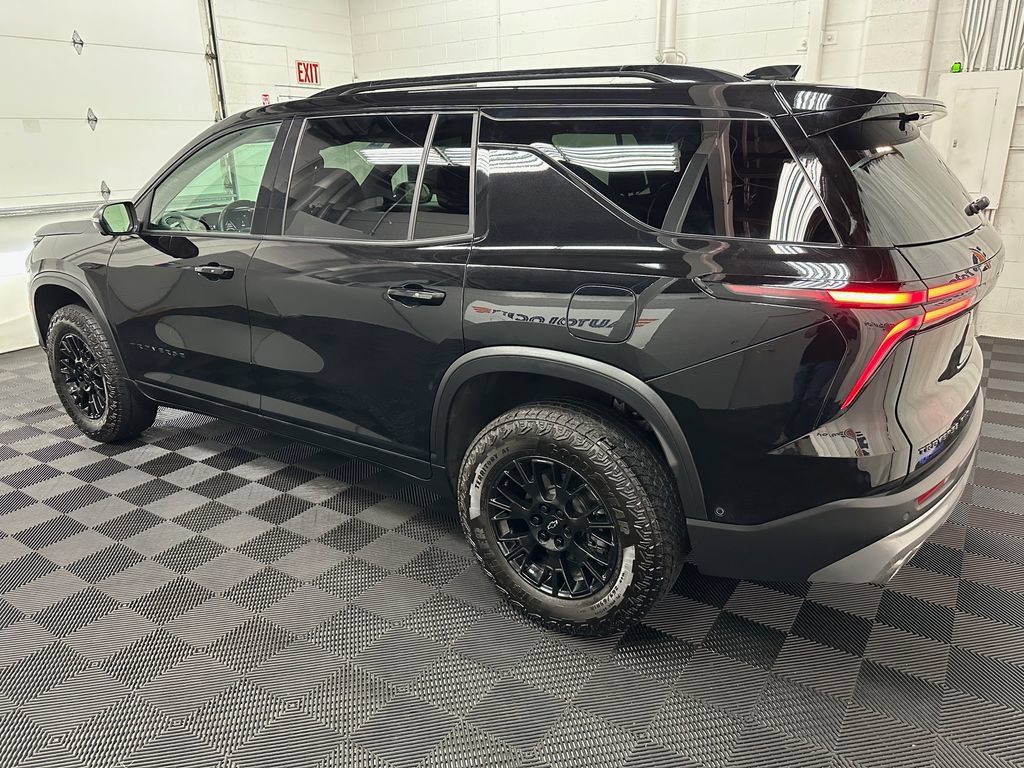 Used 2025 Chevrolet Traverse Z71 w/ Enhanced Driving Package AWD/4WD image 6