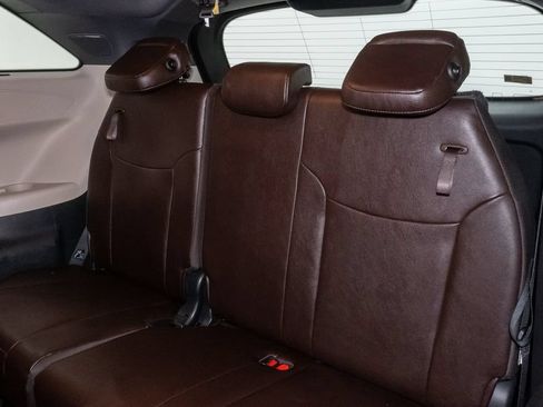 Used 2024 Toyota Sienna Platinum AWD/4WD image 25