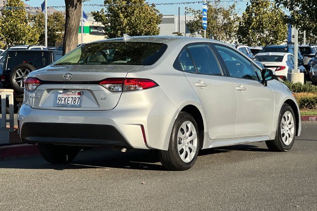 Used 2023 Toyota Corolla LE FWD image 4