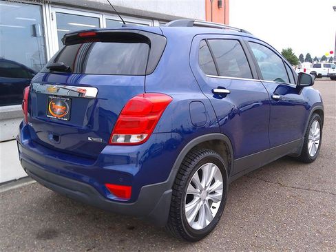 Used 2017 Chevrolet Trax Premier w/ Driver Confidence II Package FWD image 3