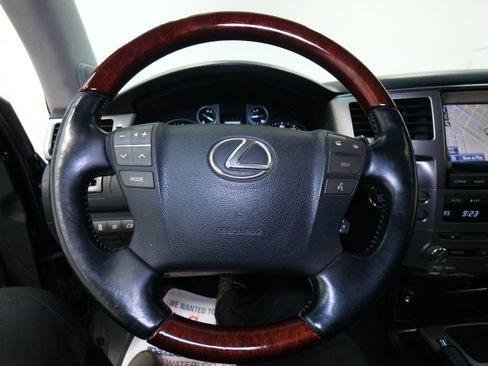 Used 2013 Lexus LX 570 4WD w/ Luxury Pkg image 40